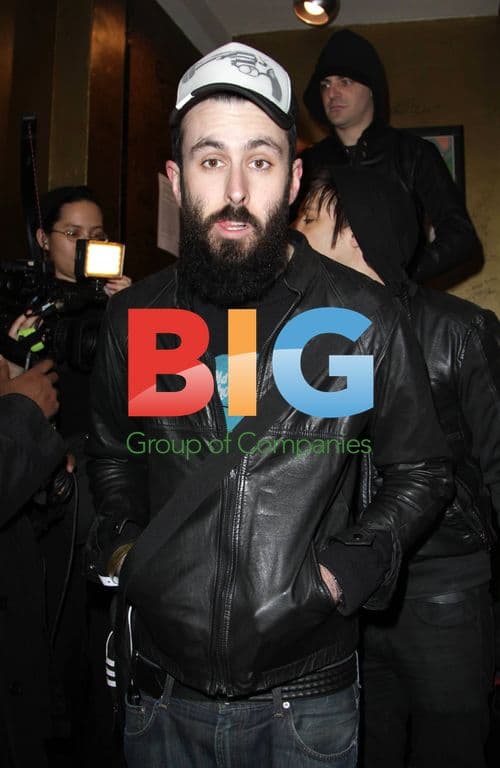 Musicians record silent song in London