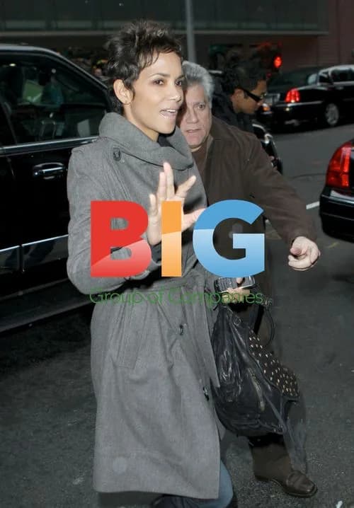 Halle Berry Signs Autographs in New York