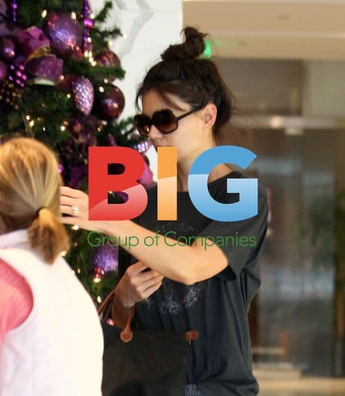 Katie Holmes Heads to Airport with Police Escort