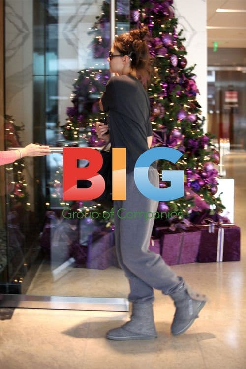 Katie Holmes Travels with Police Escort