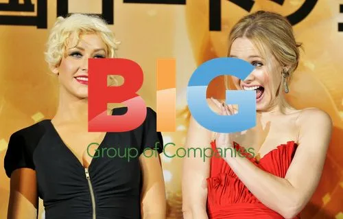 Christina Aguilera and Kristen Bell at Burlesque Japan Premiere