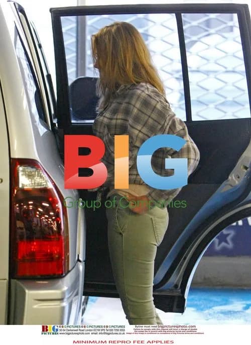 Charlotte Church Pumps Gas, Shops With Daughter