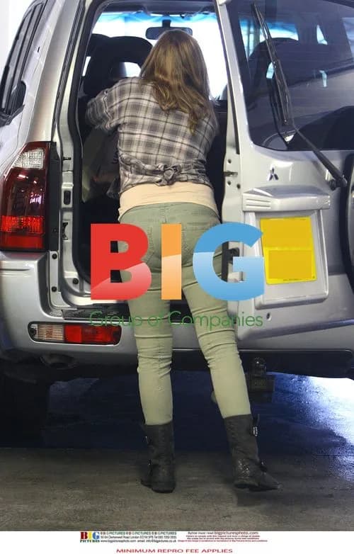 Charlotte Church Fills Up Car, Shops