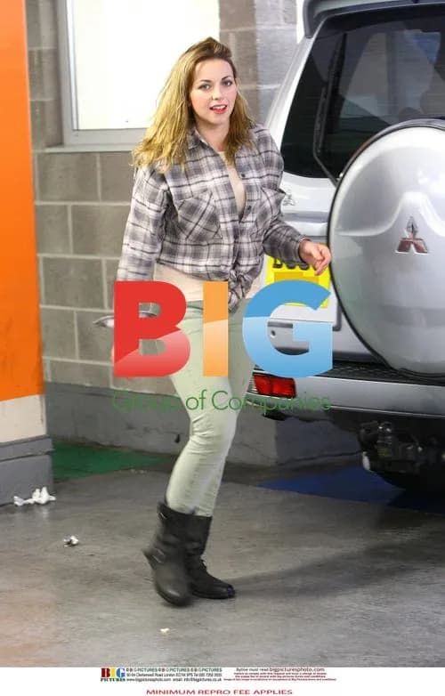 Charlotte Church Pumping Gas, Daughter Makes Faces