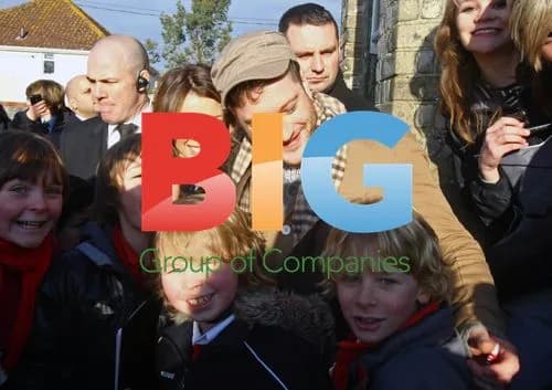 Matt Cardle and Dannii Minogue Arrive at Pub