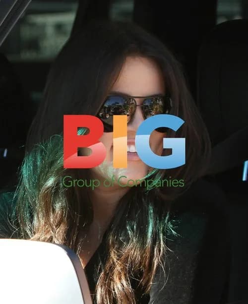 Khloe and Kourtney Kardashian Outing
