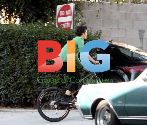 Orlando Bloom Bicycles in Santa Monica