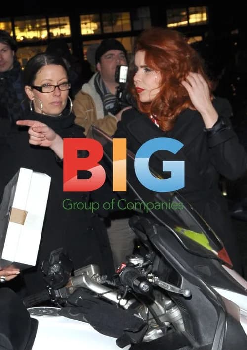 Paloma Faith arrives by bike for Royal Variety