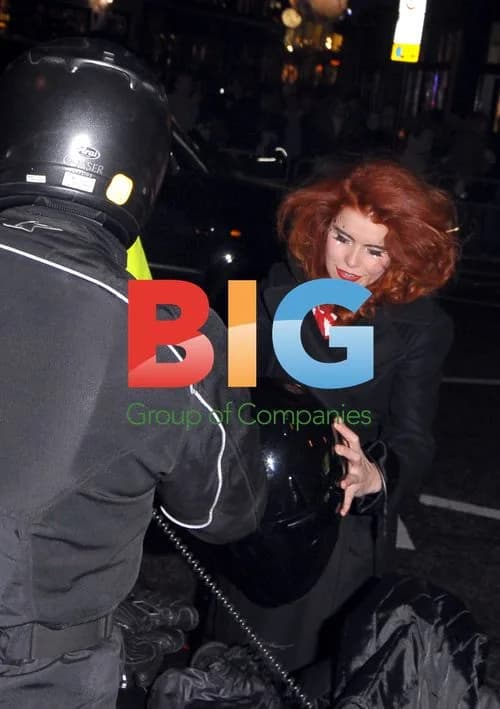 Paloma Faith Arrives by Bike