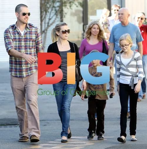 Reese Witherspoon out shopping with family