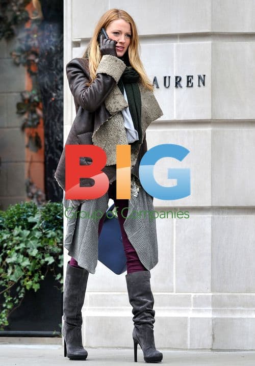 Blake Lively on set of 'Gossip Girl' in Manhattan