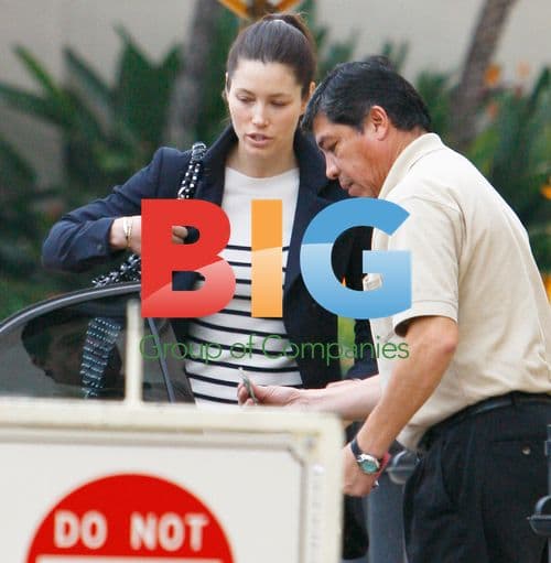 Jessica Biel Leaves Barneys in Beverly Hills