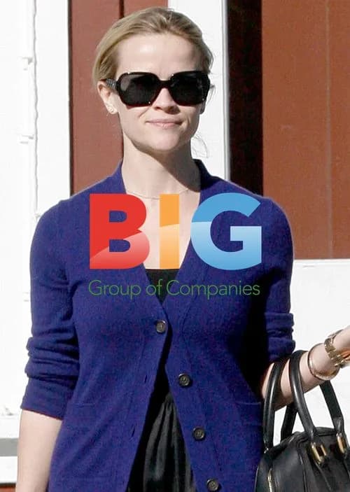 Reese Witherspoon Christmas Shopping