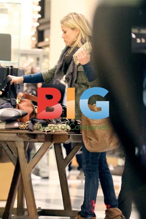 Reese Witherspoon Christmas Shopping