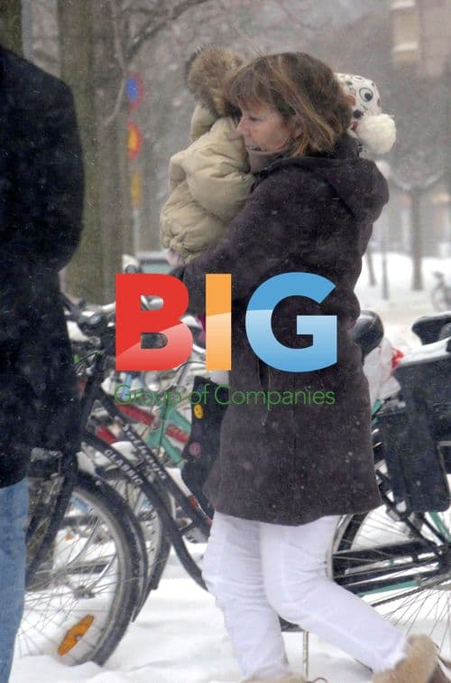 Elin Nordegren with Family in Sweden