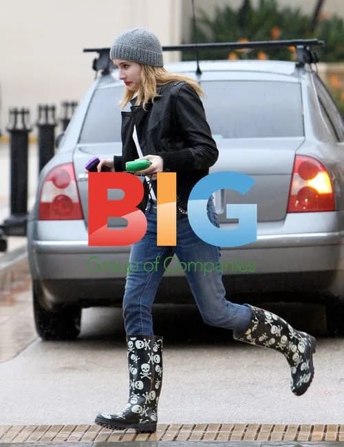 Emma Roberts Leaves Barneys in Beverly Hills