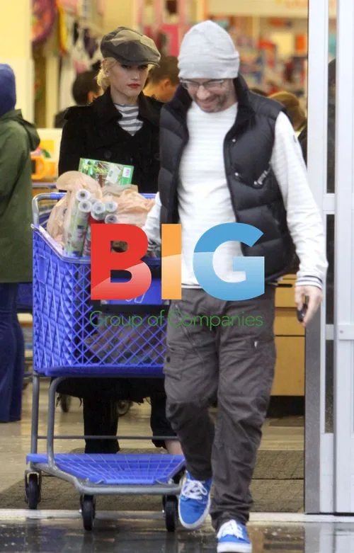 Gwen Stefani Holiday Shopping