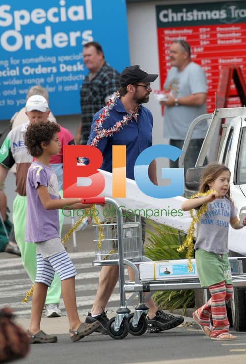 Hugh Jackman Shopping with Kids