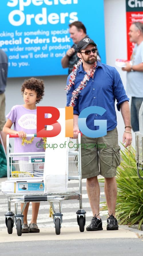 Hugh Jackman shops with kids