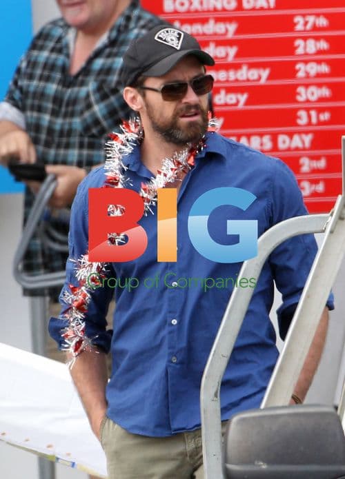 Hugh Jackman Shopping with Kids