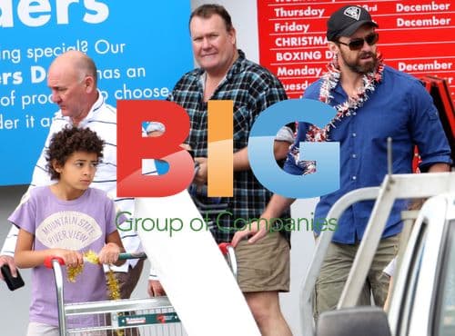 Hugh Jackman Shopping with Kids