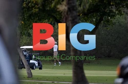 Obama Plays Golf in Hawaii