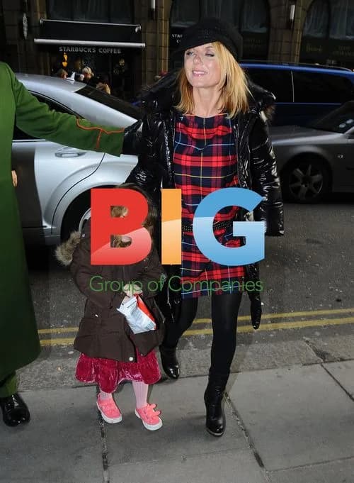 Geri Halliwell Christmas shopping with daughter
