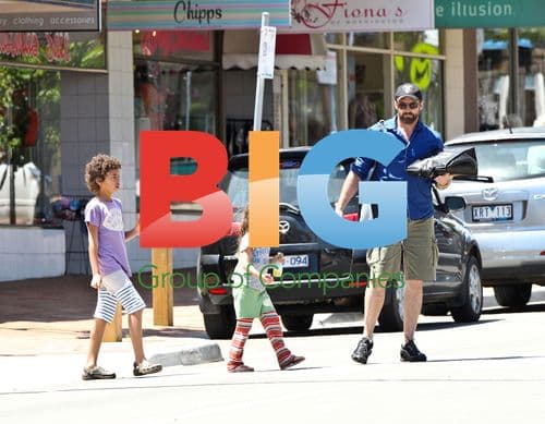 Hugh Jackman Enjoys Family Beach Picnic