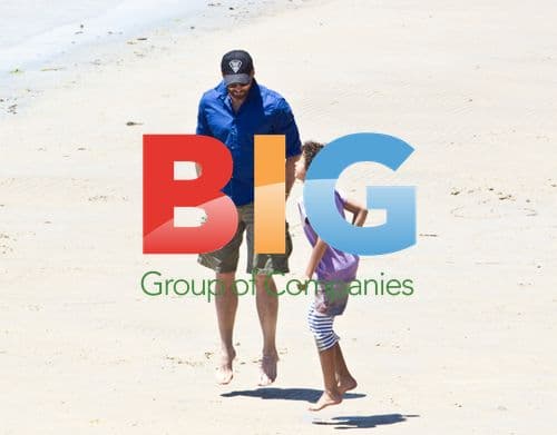 Hugh Jackman Picnics at Beach with Kids