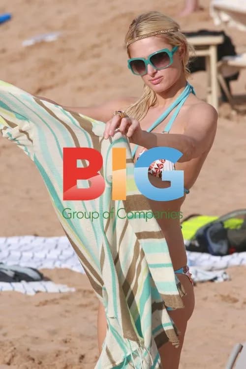 Paris Hilton and Cy Waits Beach in Maui