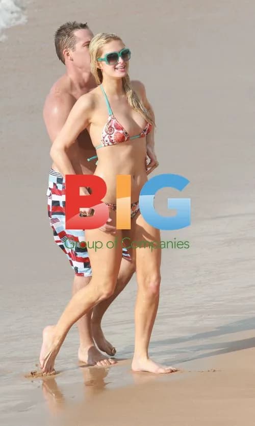 Paris Hilton and Cy Waits on Maui Beach
