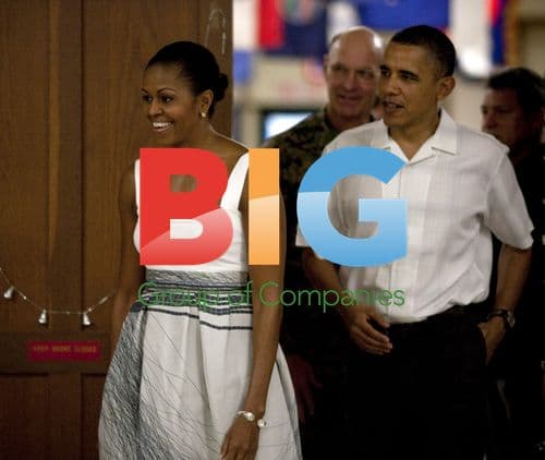 Obama Greets Military in Hawaii