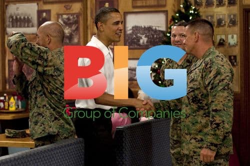 Obama Greets Military at Marine Corps Base