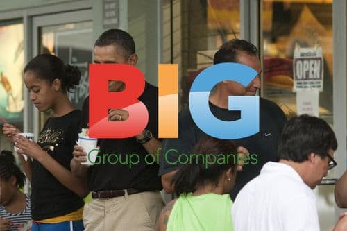 Obama Eats Shaved Ice in Hawaii
