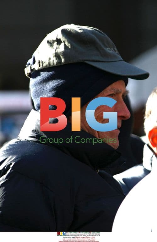 Matt Damon and Clint Eastwood filming 'Hereafter' in London