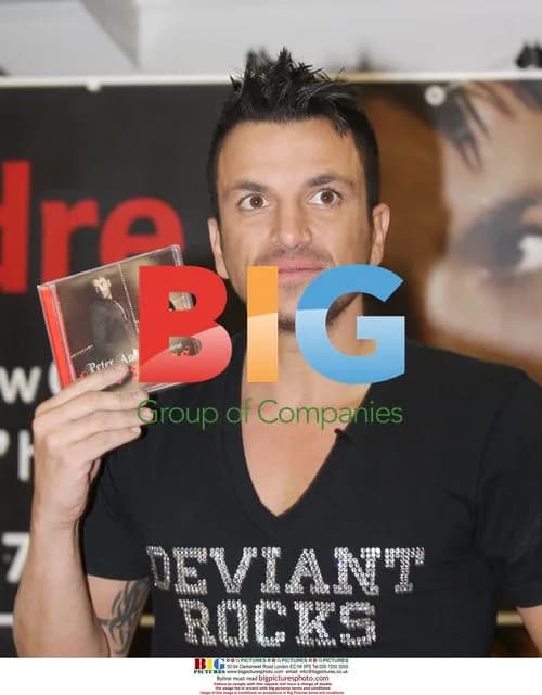 Peter Andre Signs Copies in Tesco