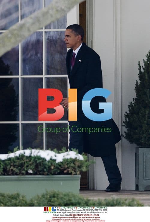 Obama Walks to Marine One