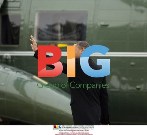 Obama Walks to Marine One