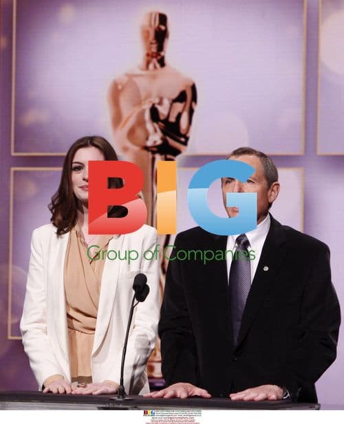 Hathaway and Sherak announce Oscar nominations