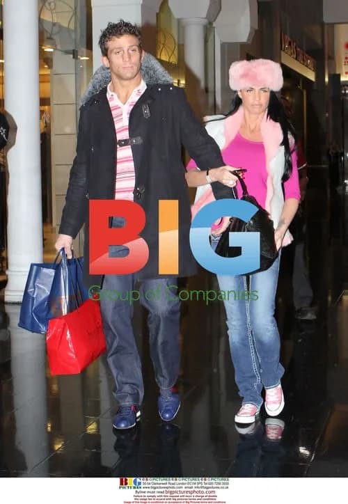 Katie Price and Alex Reid spotted shopping in Las Vegas
