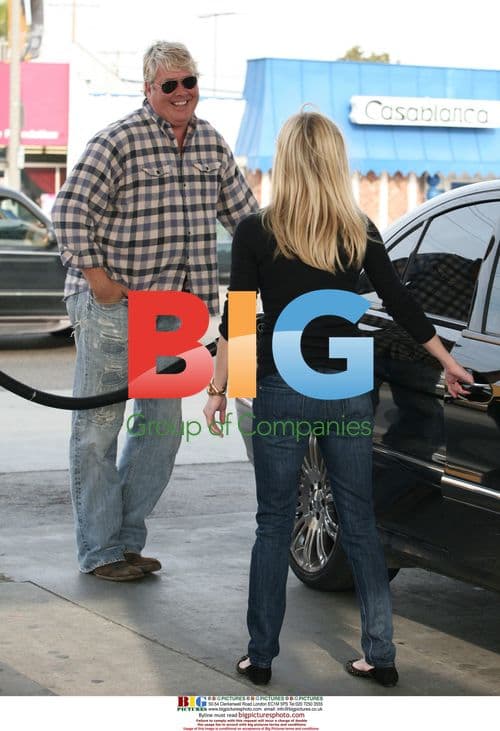 Reese Witherspoon Shopping in LA