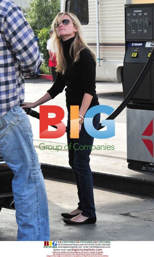 Reese Witherspoon shopping in West LA