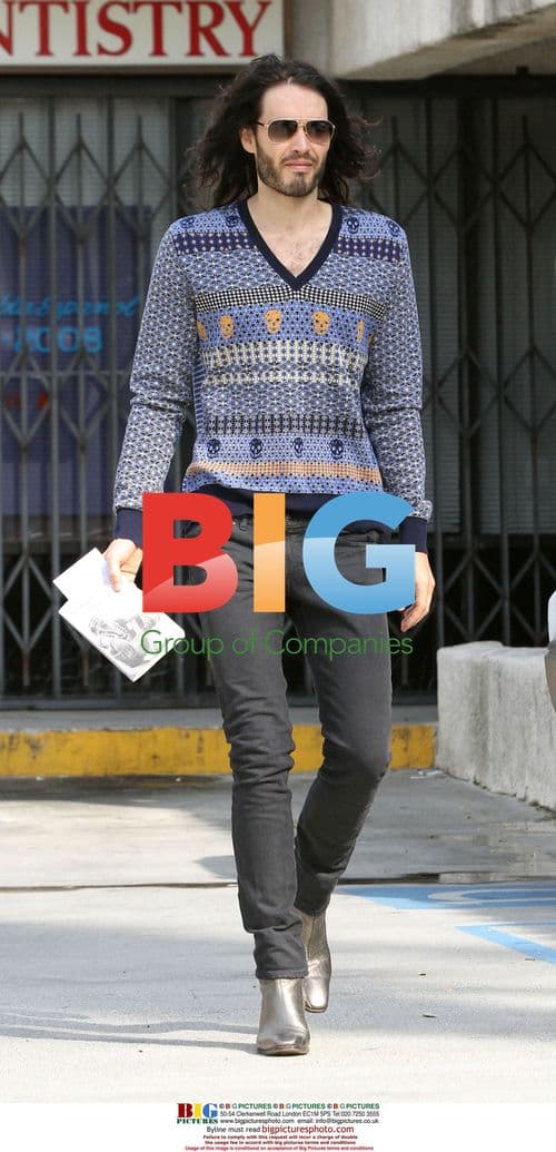 Russell Brand Leaving Yoga Center