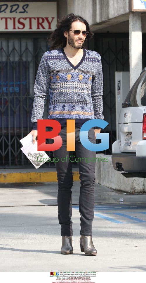Russell Brand Leaving Yoga Center