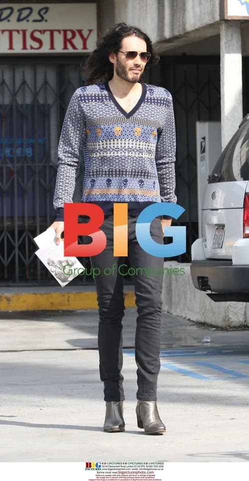 Russell Brand Leaving Yoga Center