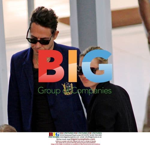 Kate Moss and Family Depart Thailand