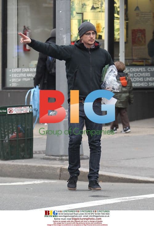 Josh Hartnett Running Errands