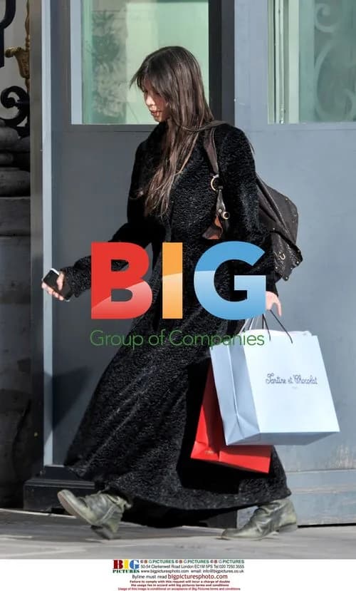 Oksana Grigorieva Sightseeing in Paris