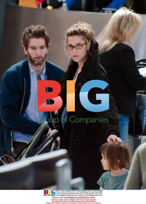 Amanda Peet with Family at LAX