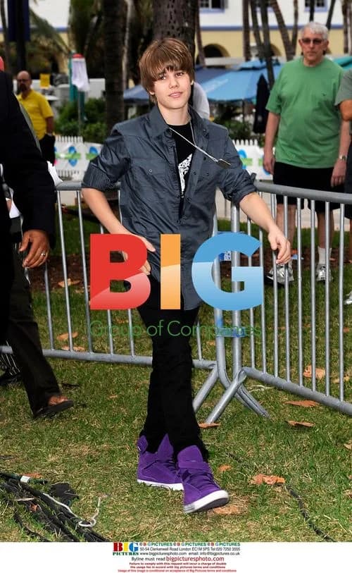 Justin Bieber Performs on The Early Show